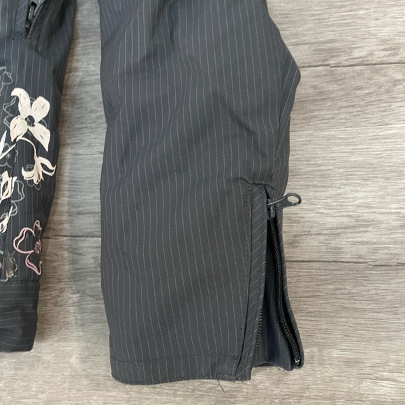 Roxy Snowboarding Ski Jacket - Picture 10 of 13